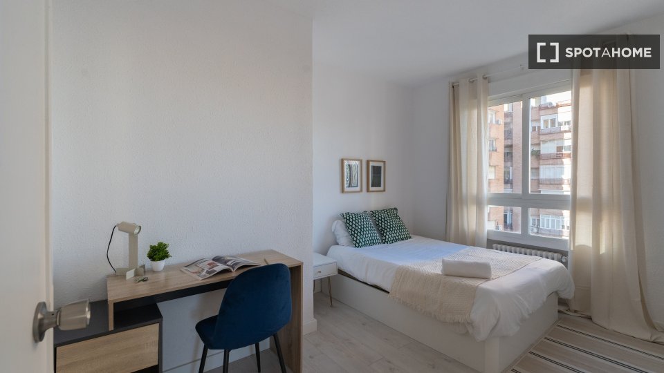 Double room Madrid, 6 beds — photo 26