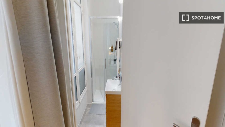 Double room Paris, 9 beds, 220m² — photo 9