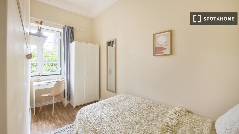 Double room Lisbon, 12 beds — photo 28