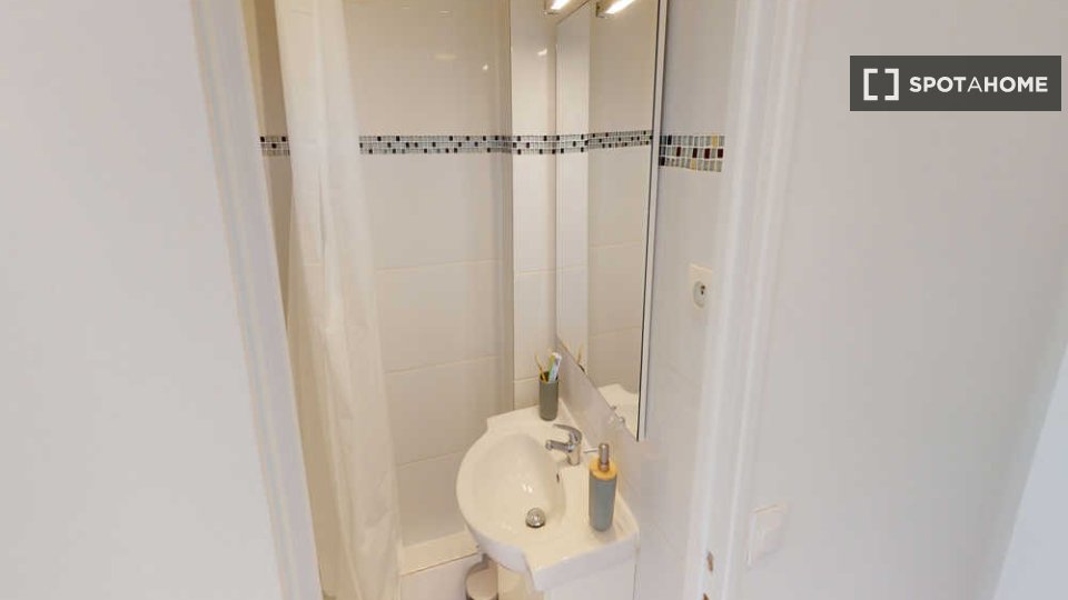 Double room Paris, 4 beds, 80m² — photo 3