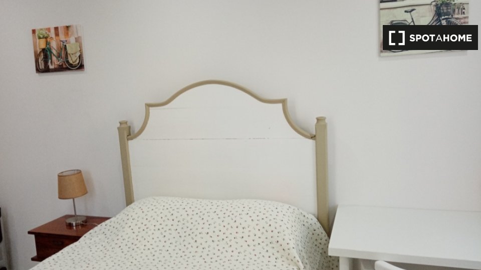 Double room Lisbon, 6 beds, 140m² — photo 4