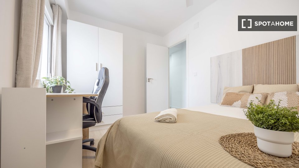 Double room Valencia, 4 beds, 100m² — photo 11