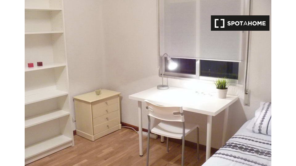 Double room Madrid, 3 beds — photo 3