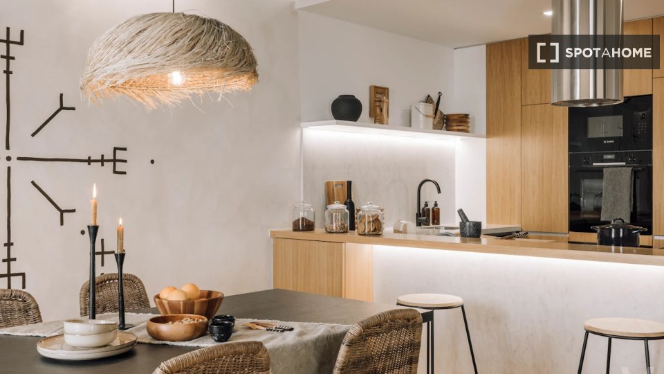 Apartment Lisbon, 2 beds, 117m² — photo 10