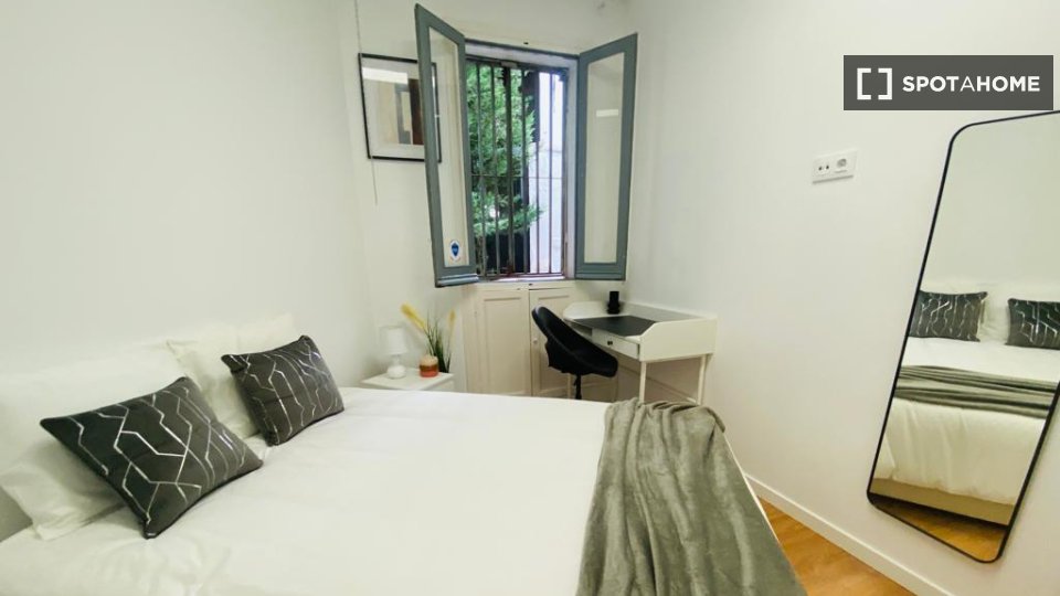 Double room Madrid, 5 beds — photo 10