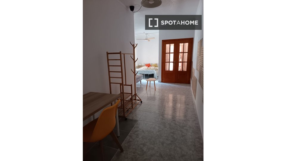 Apartment Valencia, 1 bed — photo 2
