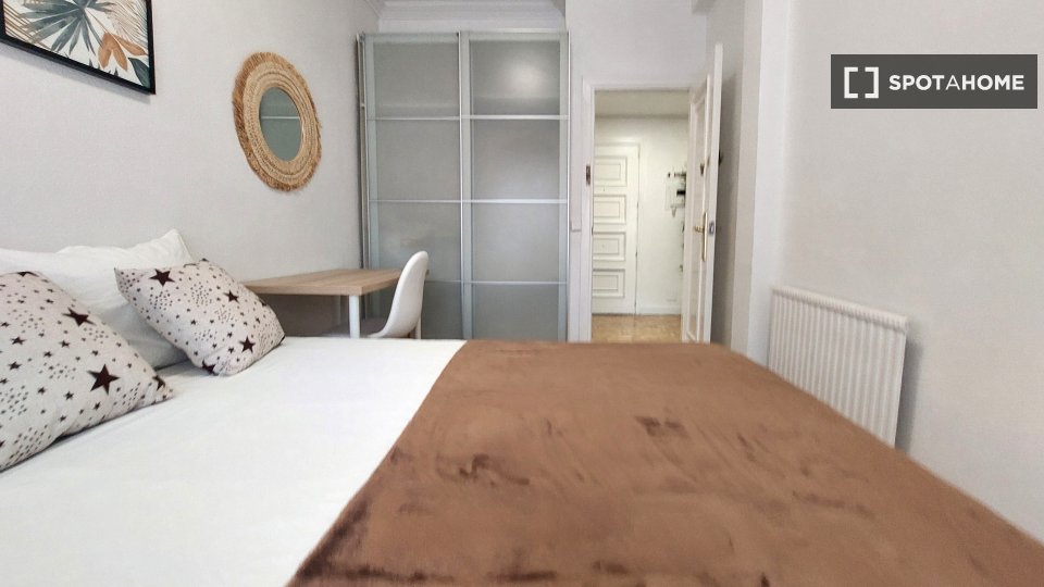 Double room Madrid, 4 beds, 61m² — photo 2