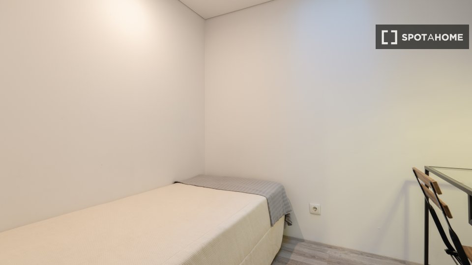Double room Porto, 5 beds — photo 2