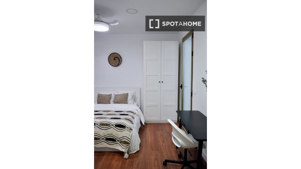 Double room Madrid, 6 beds — photo 22