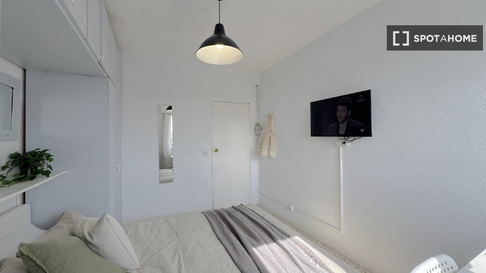 Double room Madrid, 5 beds, 100m² — photo 20