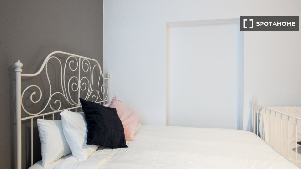 Double room Madrid, 8 beds, 200m² — photo 7