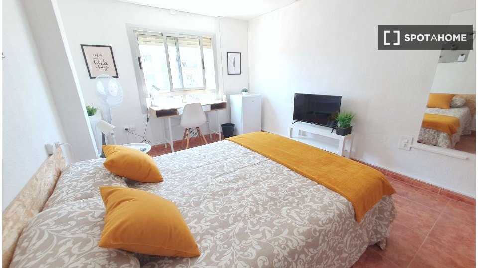 Double room Valencia, 5 beds — photo 5