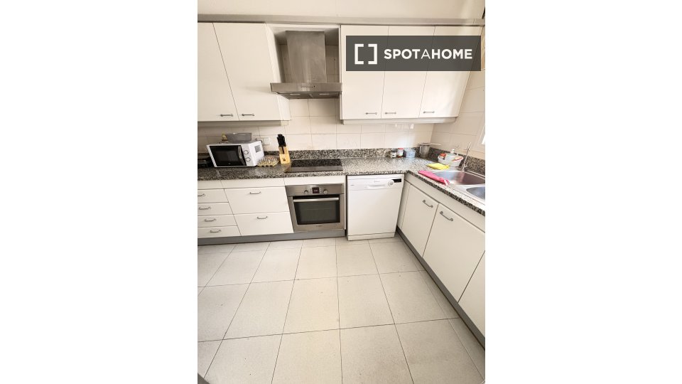 Double room Barcelona, 3 beds, 120m² — photo 8