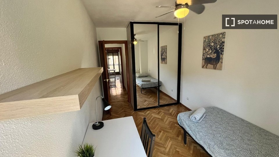 Double room Madrid, 5 beds — photo 15