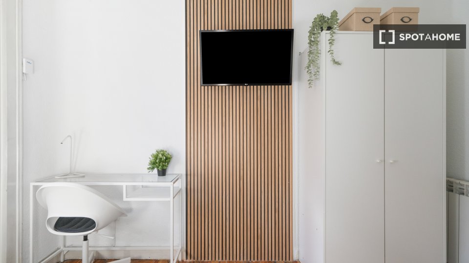 Double room Madrid, 5 beds, 102m² — photo 12