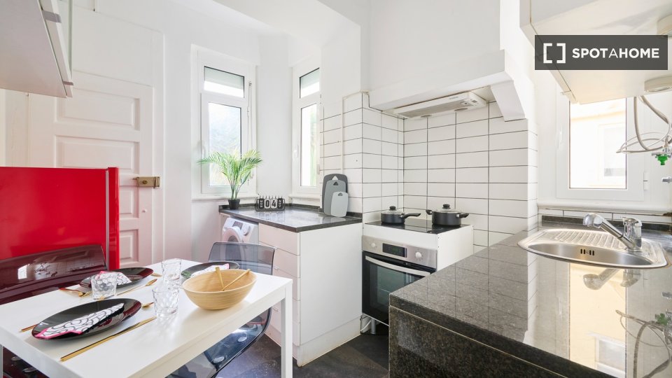 Double room Lisbon, 4 beds — photo 42