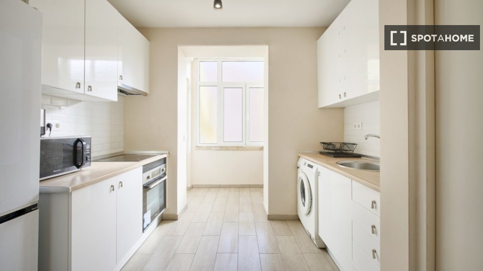 Double room Lisbon, 6 beds — photo 18