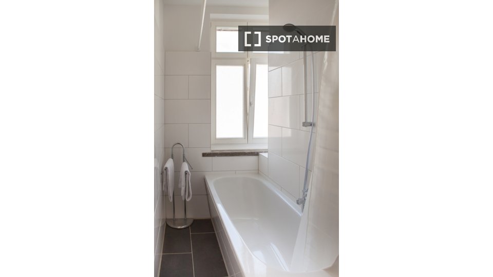 Apartment Berlin, 1 bed, 65m² — photo 2