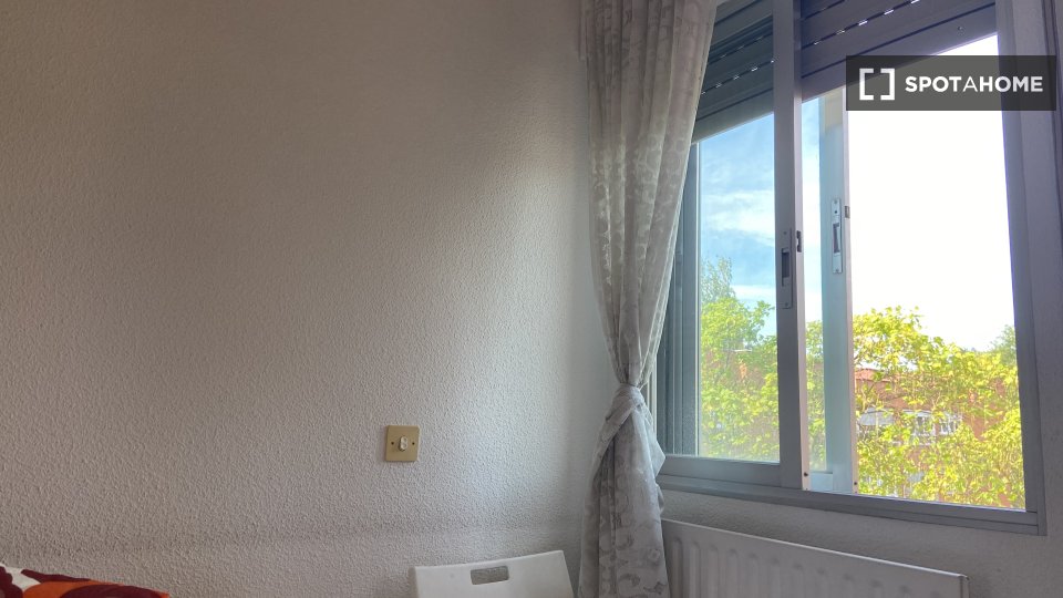 Double room Madrid, 4 beds, 78m² — photo 3