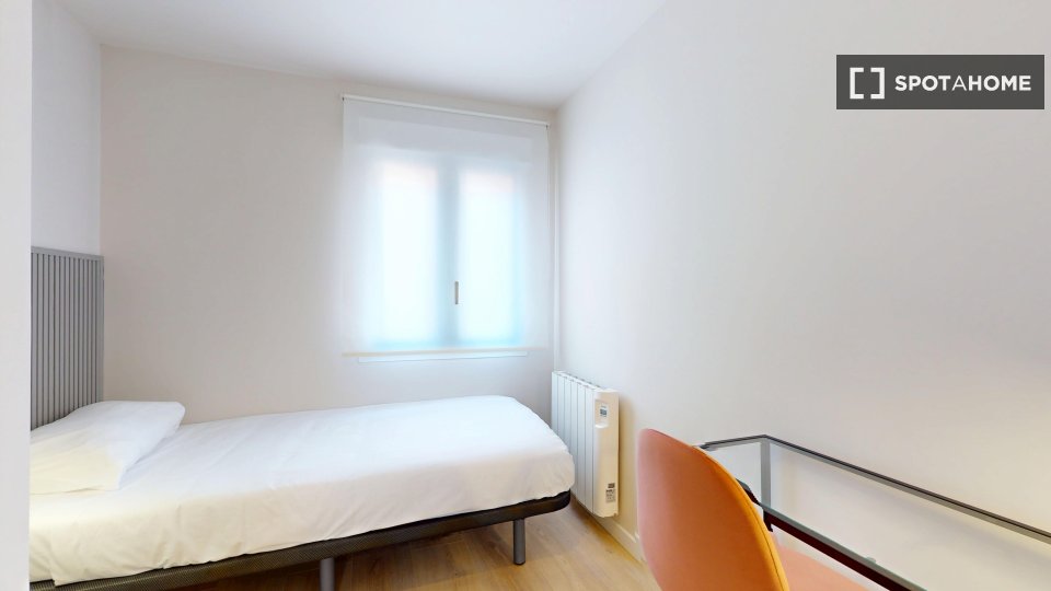 Apartment Madrid, 4 beds, 80m² — photo 4