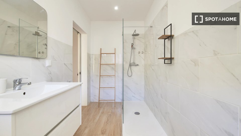 Double room Lisbon, 6 beds — photo 8