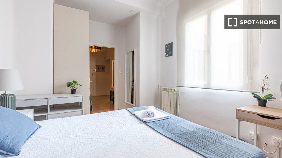 Double room Madrid, 6 beds, 158m² — photo 9