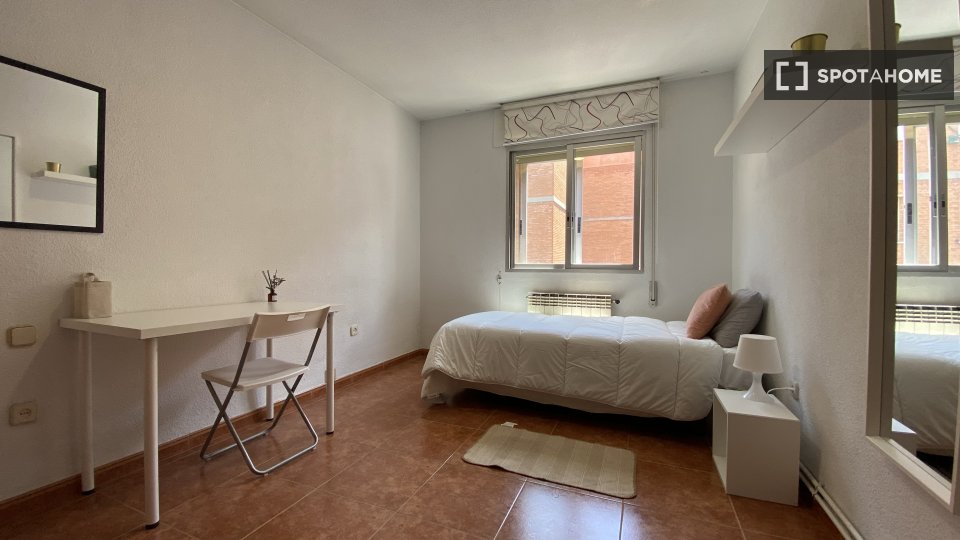 Double room Madrid, 4 beds — photo 53
