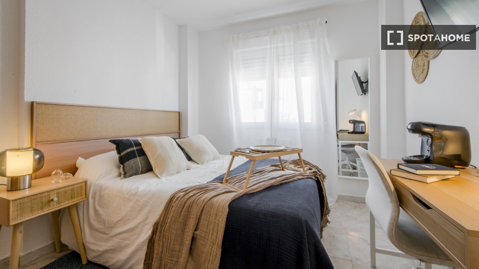 Double room Madrid, 5 beds, 80m² — photo 6