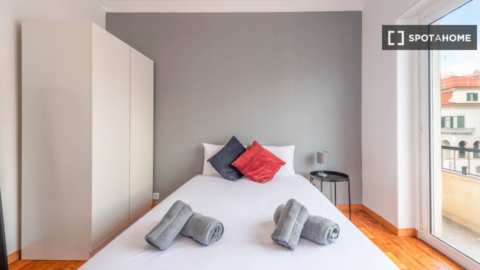 Double room Lisbon, 5 beds, 103m² — photo 8
