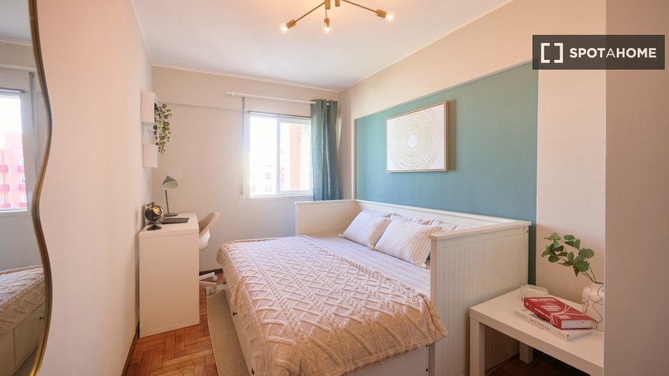 Double room Lisbon, 5 beds — photo 7