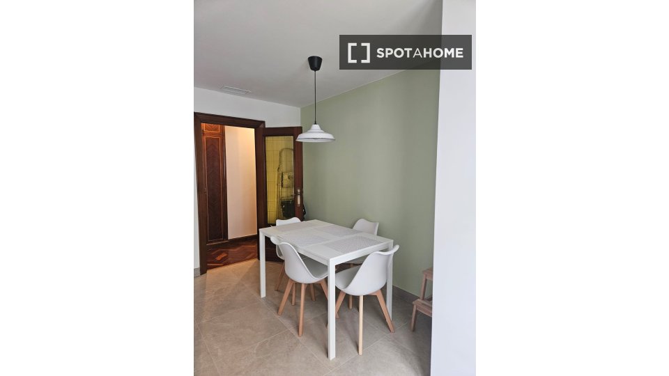 Double room Zaragoza, 4 beds, 114m² — photo 15