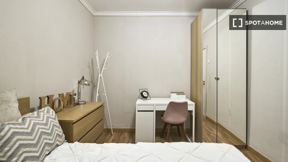 Double room Lisbon, 4 beds — photo 12