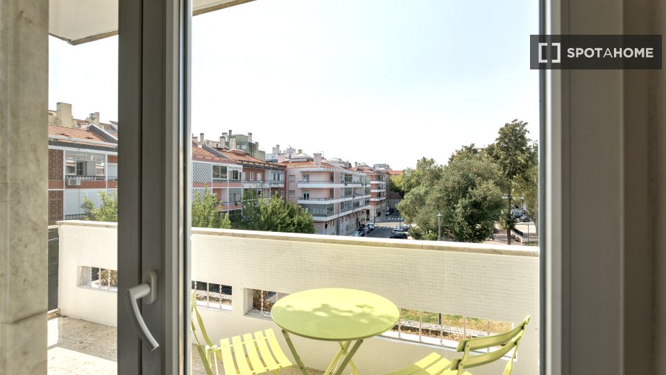 Double room Lisbon, 5 beds — photo 11