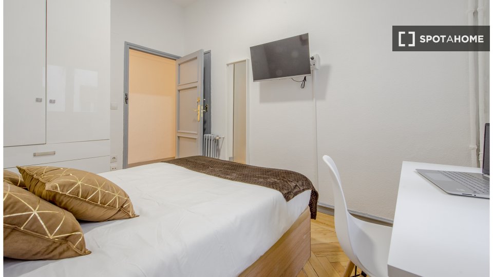 Double room Madrid, 7 beds, 200m² — photo 19