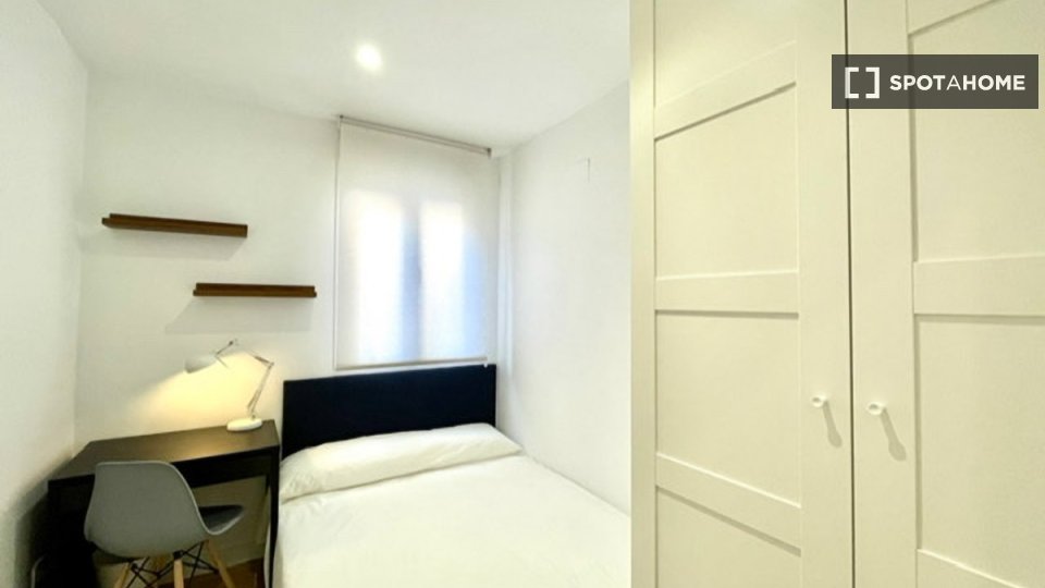 Double room Madrid, 18 beds — photo 17