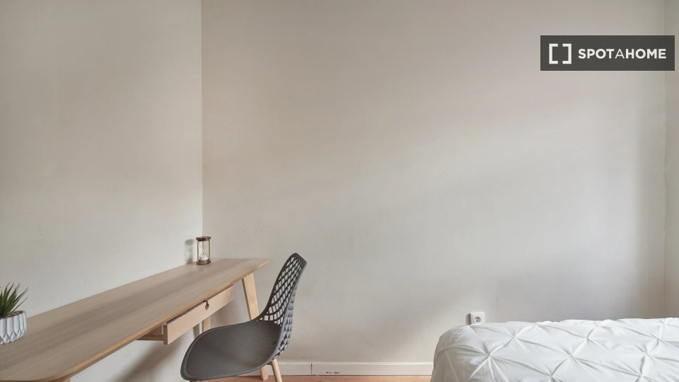 Double room Lisbon, 4 beds — photo 11
