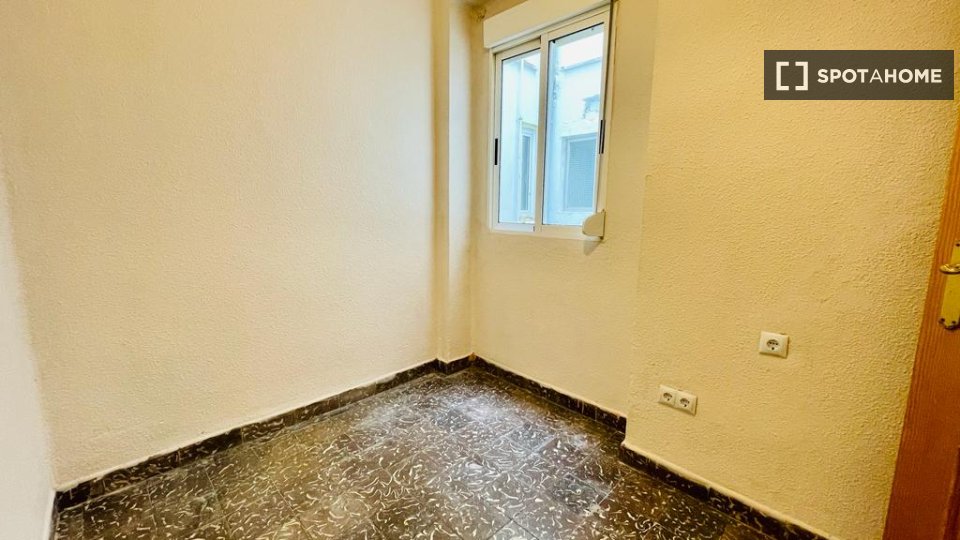 Apartment Valencia, 3 beds, 69m² — photo 19