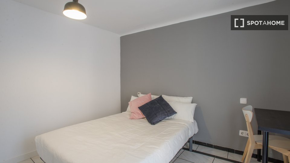 Double room Madrid, 11 beds, 220m² — photo 13