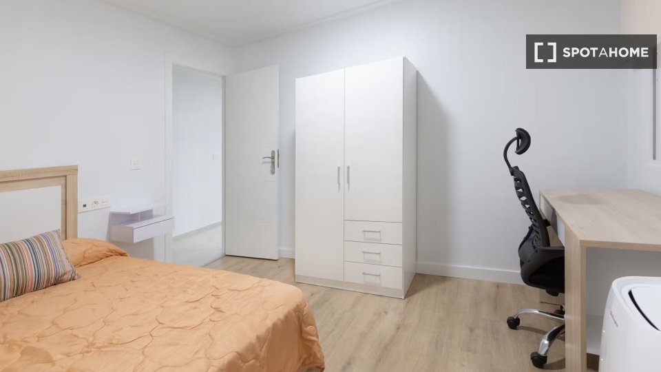 Double room Alicante, 8 beds, 201m² — photo 6