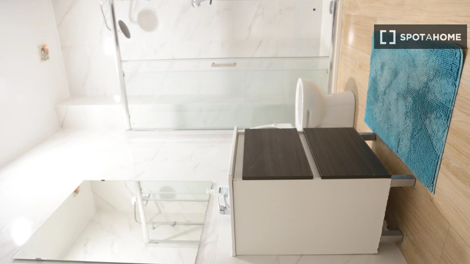 Double room Lisbon, 4 beds — photo 14