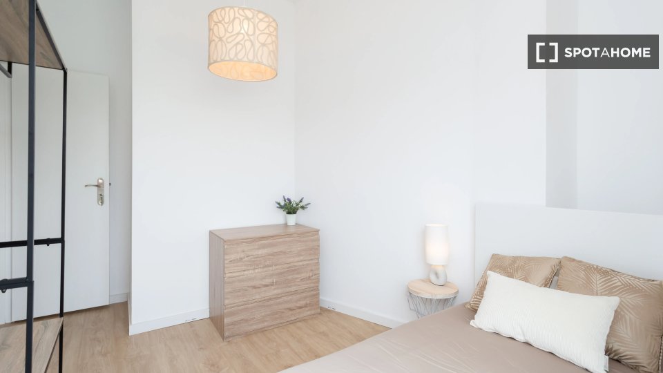 Double room Lisbon, 5 beds — photo 3