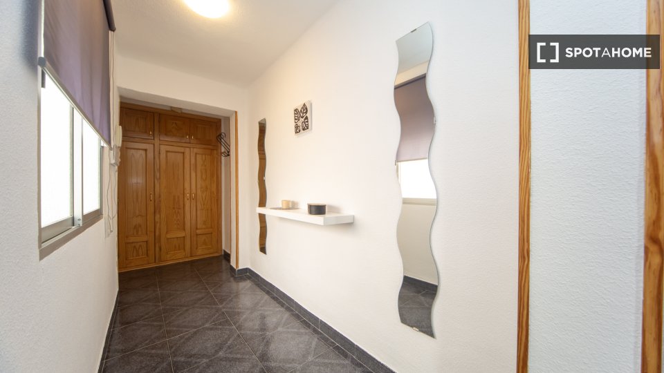 Double room Granada, 3 beds, 75m² — photo 22