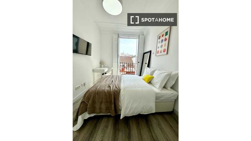 Double room Madrid, 5 beds — photo 1