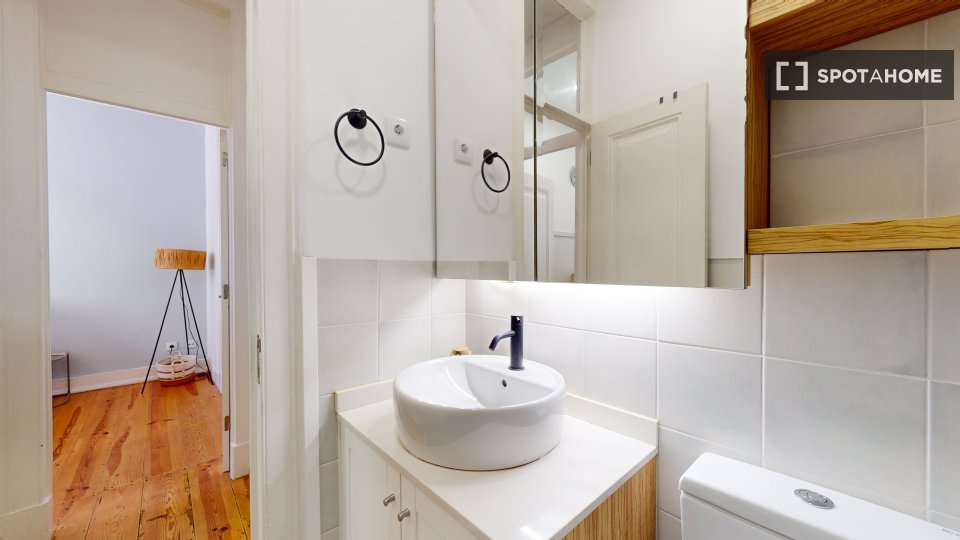 Apartment Lisbon, 2 beds — photo 9