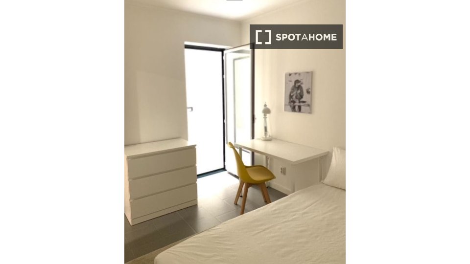 Double room Lisbon, 6 beds, 150m² — photo 11