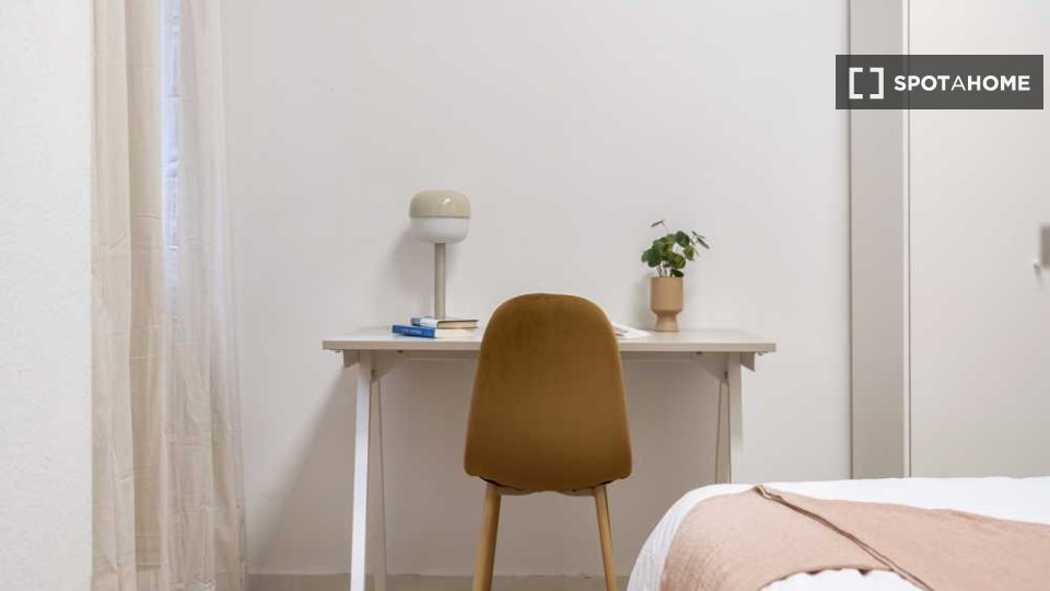 Double room Madrid, 12 beds — photo 10