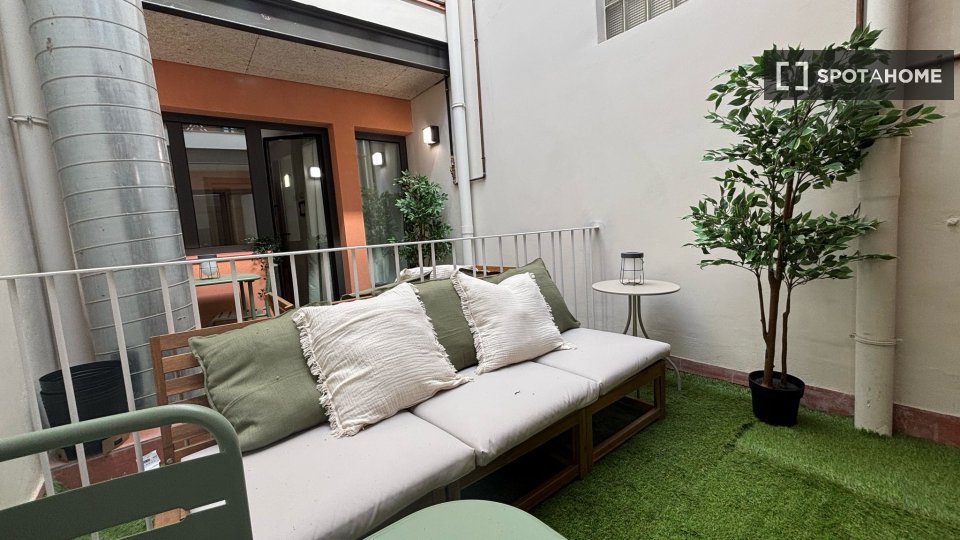 Double room Barcelona, 4 beds, 90m² — photo 13