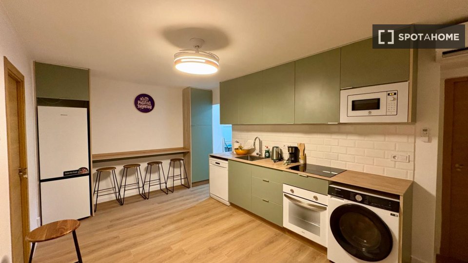 Double room Valencia, 5 beds, 70m² — photo 3