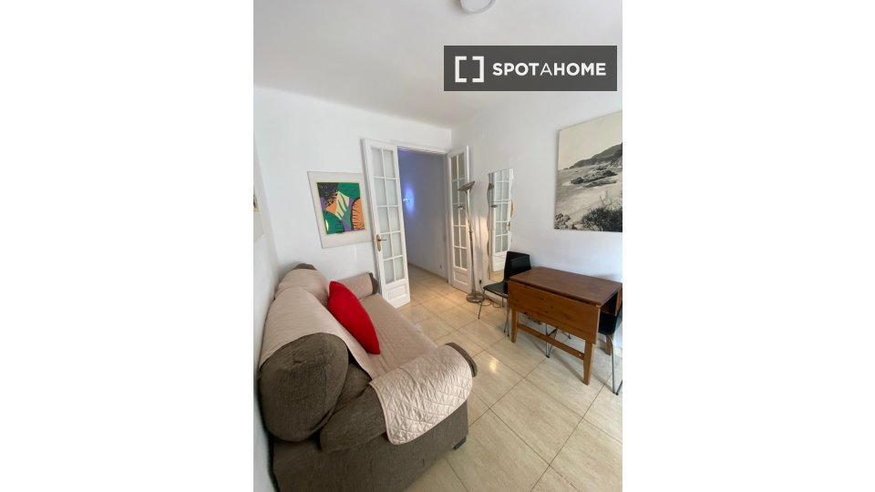 Apartment Barcelona, 3 beds, 90m² — photo 1
