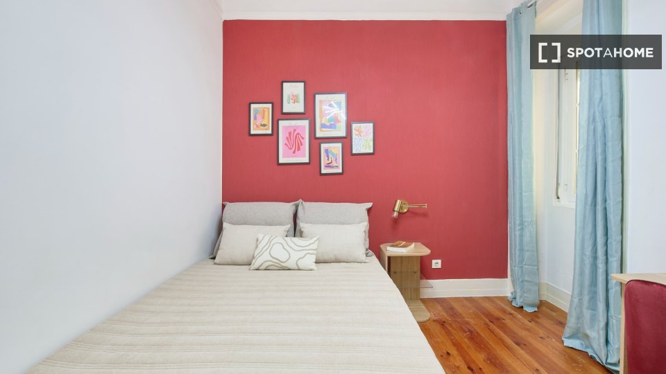 Double room Lisbon, 6 beds — photo 18
